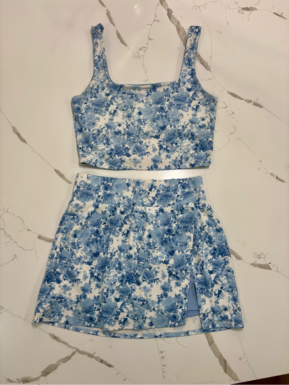 Shabby Chic Women's 2-Piece Workout Set Blue/White Floral Skort Bottom M